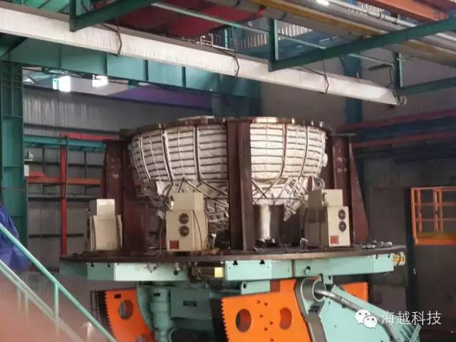 封頭預(yù)熱和消氫處理  封頭直徑2000mm，厚100mm  預(yù)熱150攝氏度，消氫320攝氏度  加熱工裝形式：采用感應(yīng)加熱電纜沿工件外圍均勻纏繞。  加熱時間：預(yù)熱30~40分鐘，消氫2~3小時